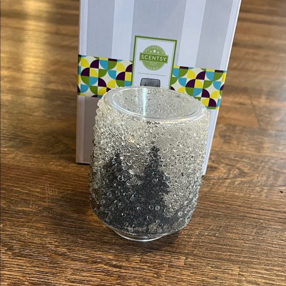 Scentsy Frosted Night Warmer with Homestead Holiday Wax Bar - Picture 5 of 5